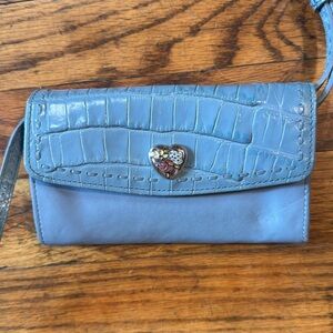 BRIGHTON Women's Light Blue Leather Crossbody Wallet Purse Heart Logo Hardware‎
